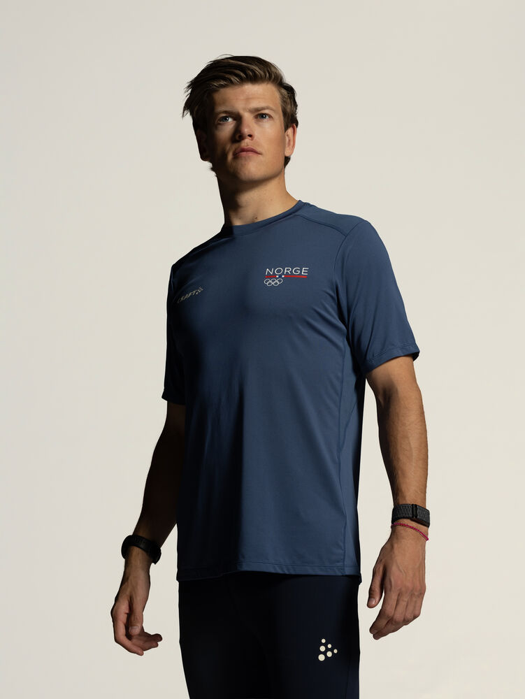 1916815-376376_OL-Norway-Essence-SS-2-Tee-M_Closeup4