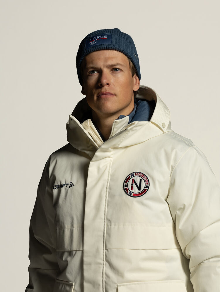 1916836-396396_OL-Norway-High-Beanie_Closeup2