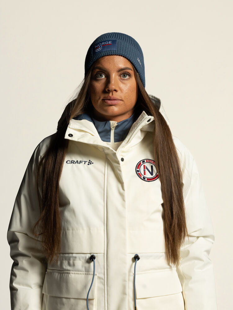 1916836-396396_OL-Norway-High-Beanie_Closeup5