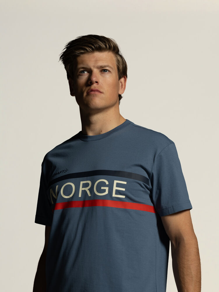 1916841-376000_OL-Norway-Community-2.0-Tee-M_Closeup3