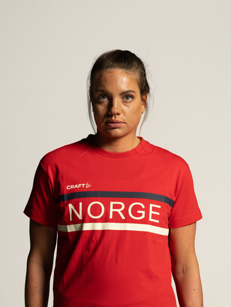 1916842-430000_OL-Norway-Community-2.0-Tee-W_Closeup3