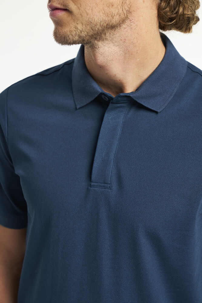 465018211-964_txlite_tri_blend_polo_men_detail_11