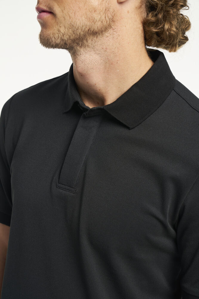465018211-999_txlite_tri_blend_polo_men_detail_11