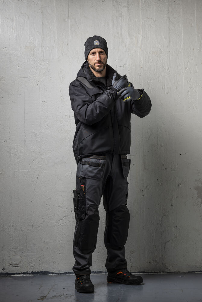 65103530_Winterjacket_65216418_CraftsmanTrousersStretch_65800183_ReflectiveBeanie_Jobman