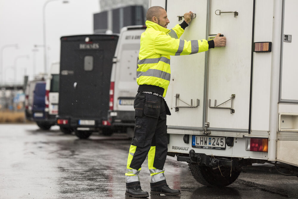 65135939_Pilotjacka-Varsel_65229713_Hantverksbyxa-Varsel