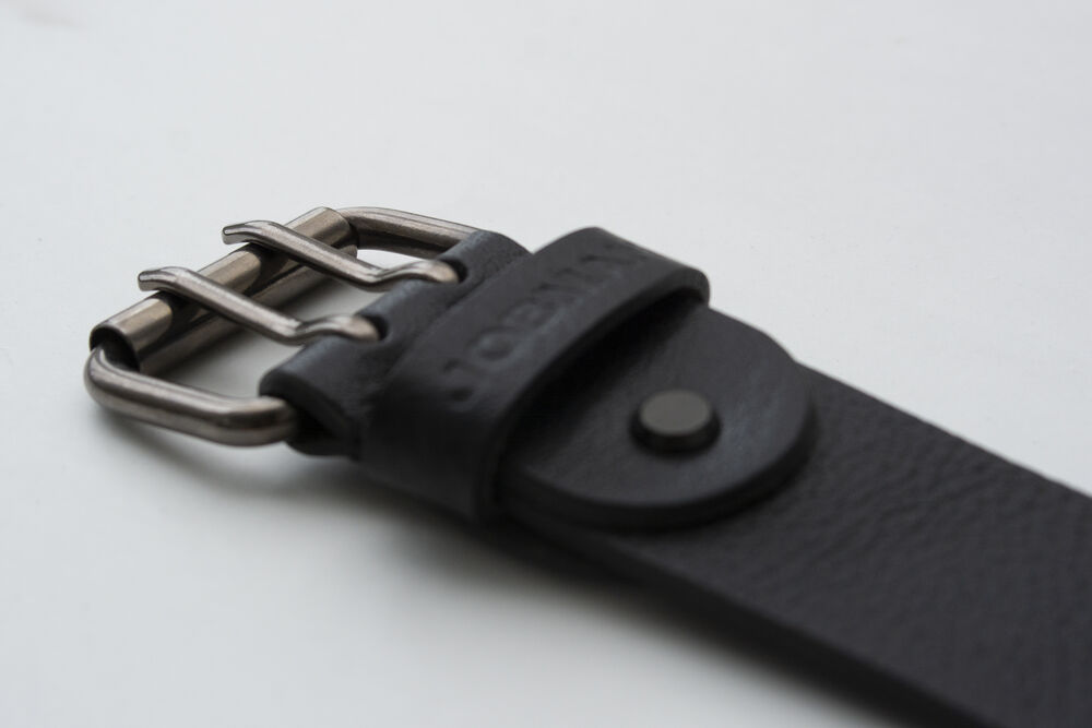 65930784-9900_Belt_Leather_Closeup7